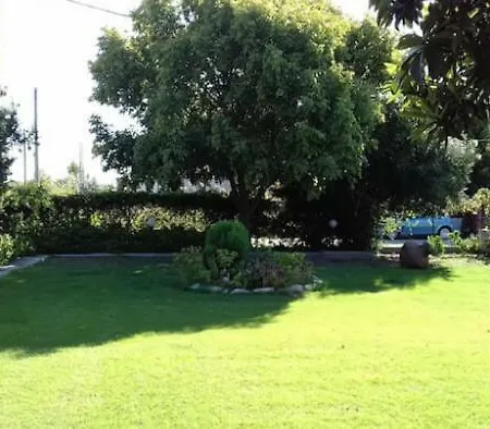 別荘 Lovely House With Garden At An Excellent Location!